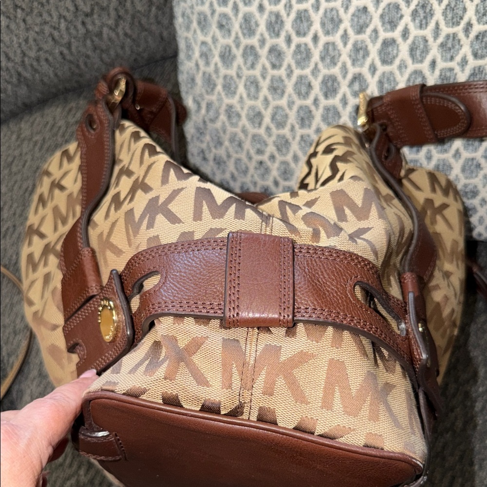 Michael Kors Tan and Brown Monogram Shoulder Bag - Picture 5 of 10